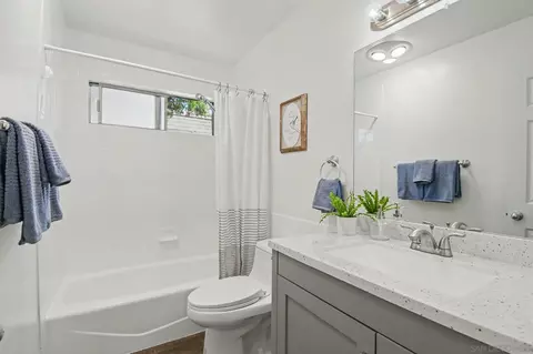 Bath - 4475 Dale Ave #112, La Mesa, CA 91941 photo 1 of 2