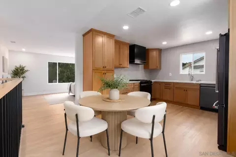 361 E Indian Rock Rd, Vista, CA 92084 photo 2