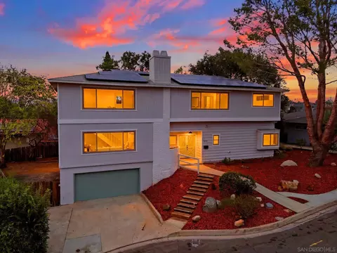 810 Omar Dr, Escondido, CA 92025 photo 2