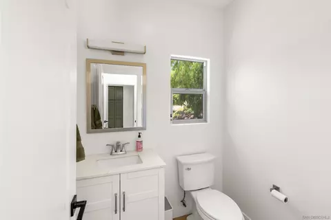 Bath - 12312 Sunbrite Ln, Lakeside, CA 92040 photo 1 of 4