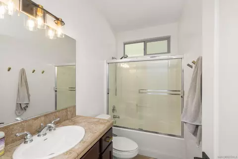 Bath - 12312 Sunbrite Ln, Lakeside, CA 92040 photo 4 of 4