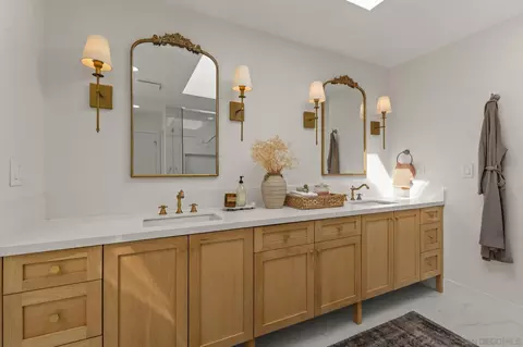 Bath - 13953 Sagewood, Poway, CA 92064 photo 3 of 8