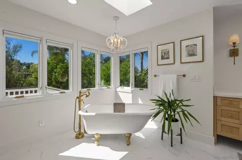 Bath - 13953 Sagewood, Poway, CA 92064 photo 4 of 8