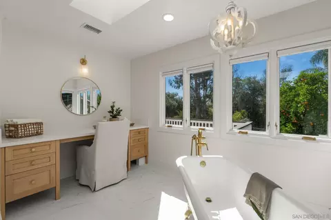 Bath - 13953 Sagewood, Poway, CA 92064 photo 5 of 8