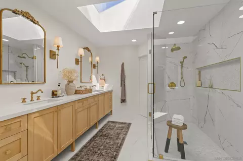 Bath - 13953 Sagewood, Poway, CA 92064 photo 2 of 8