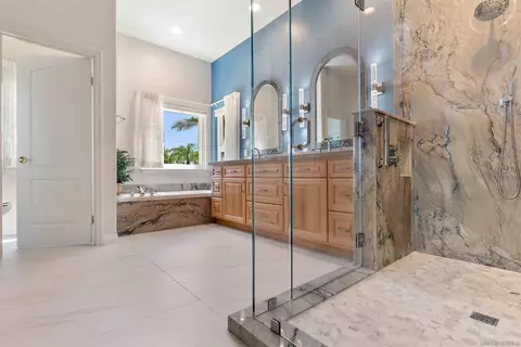 Bath - 1473 Singletree Pl, Fallbrook, CA 92028 photo 3 of 5