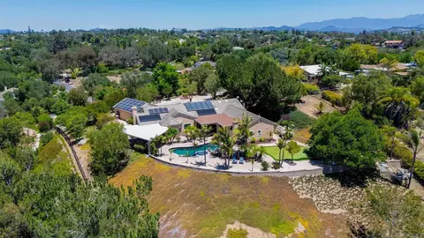 1473 Singletree Pl, Fallbrook, CA 92028 photo 2