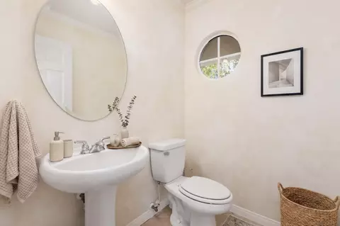 Bath - 672 Inverlochy Dr, Fallbrook, CA 92028 photo 1 of 6