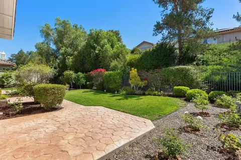 Exterior - 672 Inverlochy Dr, Fallbrook, CA 92028 photo 6 of 8