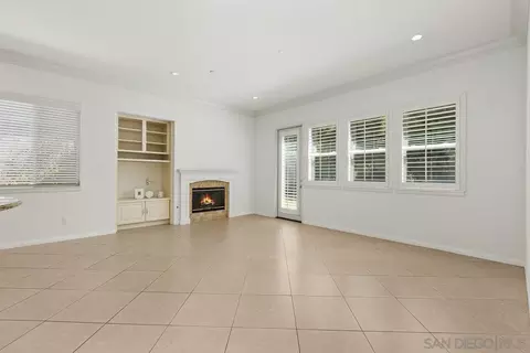 Living - 672 Inverlochy Dr, Fallbrook, CA 92028 photo 7 of 9