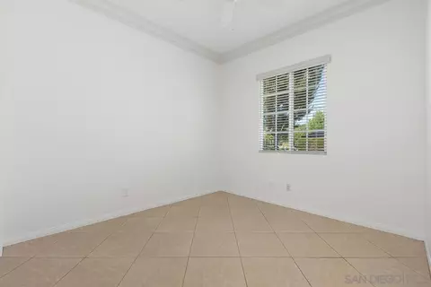 Bedroom - 672 Inverlochy Dr, Fallbrook, CA 92028 photo 3 of 4