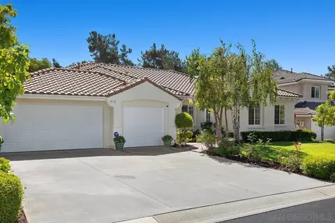 Exterior - 672 Inverlochy Dr, Fallbrook, CA 92028 photo 2 of 8