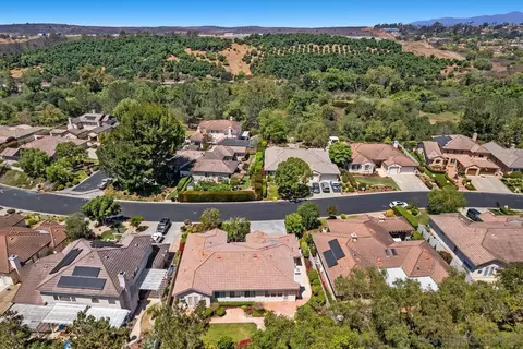 View/Area - 672 Inverlochy Dr, Fallbrook, CA 92028 photo 2 of 5