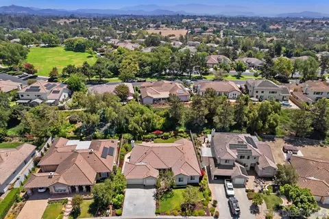 View/Area - 672 Inverlochy Dr, Fallbrook, CA 92028 photo 1 of 5