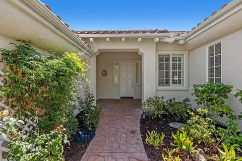 Exterior - 672 Inverlochy Dr, Fallbrook, CA 92028 photo 3 of 8