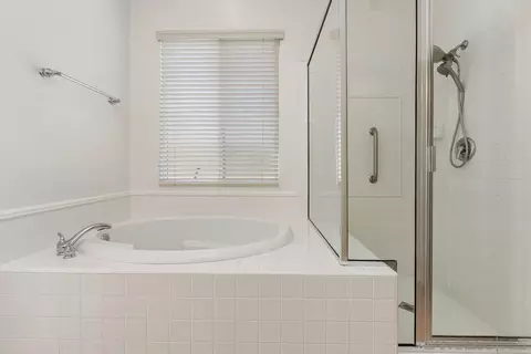 Bath - 672 Inverlochy Dr, Fallbrook, CA 92028 photo 3 of 4