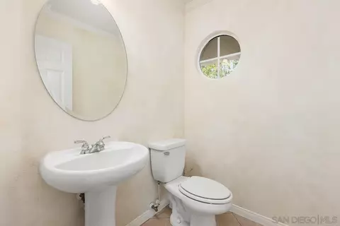 Bath - 672 Inverlochy Dr, Fallbrook, CA 92028 photo 1 of 4