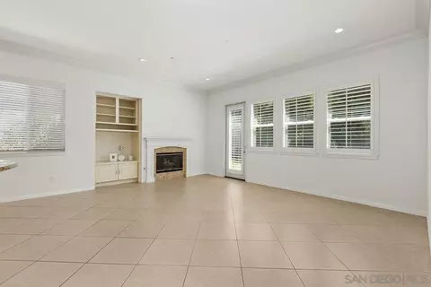Living - 672 Inverlochy Dr, Fallbrook, CA 92028 photo 6 of 9