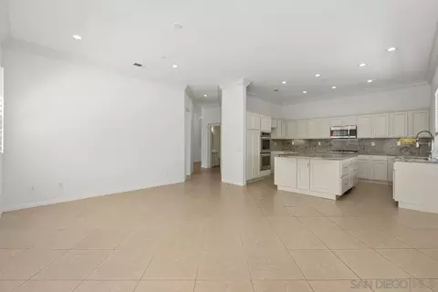 Living - 672 Inverlochy Dr, Fallbrook, CA 92028 photo 9 of 9