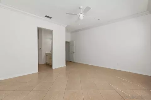 Bedroom - 672 Inverlochy Dr, Fallbrook, CA 92028 photo 2 of 4