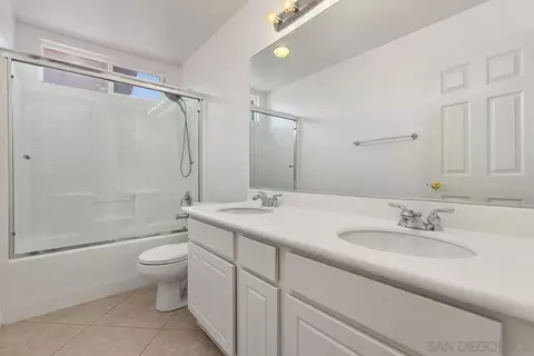 Bath - 672 Inverlochy Dr, Fallbrook, CA 92028 photo 4 of 4
