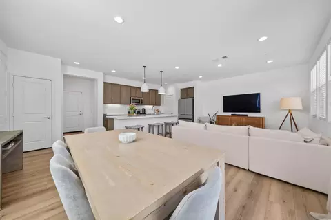 Dining - 39392 Corvina Ln, Temecula, CA 92591 photo 1 of 2