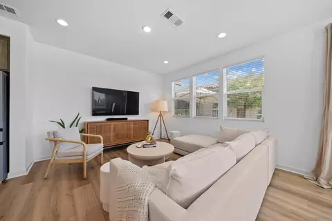 Living - 39392 Corvina Ln, Temecula, CA 92591 photo 2 of 2