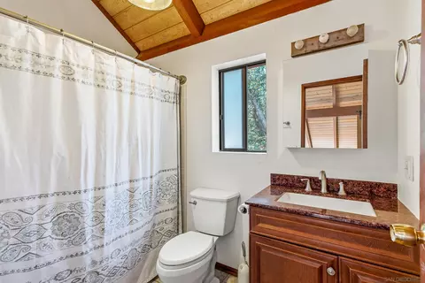Bath - 34613 Arrapahoe Pl, Julian, CA 92036 photo 2 of 2