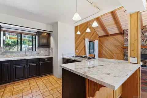 Kitchen - 34613 Arrapahoe Pl, Julian, CA 92036 photo 4 of 5