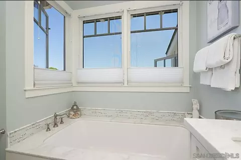Bath - 421 8th St, Coronado, CA 92118 photo 6 of 6