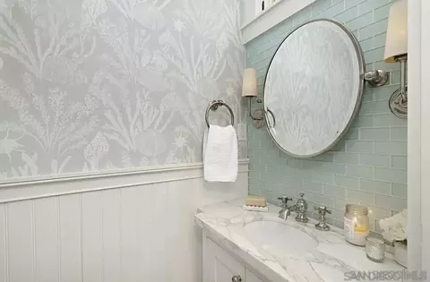 Bath - 421 8th St, Coronado, CA 92118 photo 2 of 6