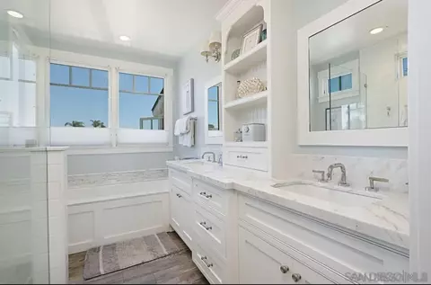 Bath - 421 8th St, Coronado, CA 92118 photo 5 of 6