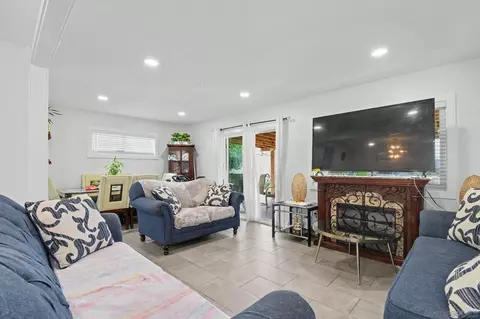 Living - 8032 Poplin Dr, Santee, CA 92071 photo 2 of 4