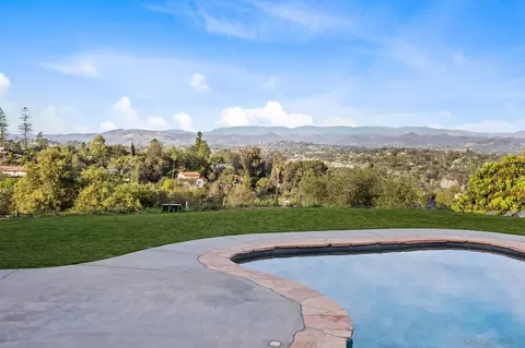 1033 Via Contenta, Escondido, CA 92029 photo 3