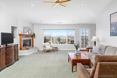 1033 Via Contenta, Escondido, CA 92029 photo 9