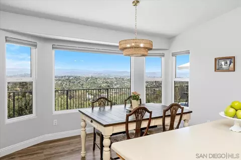 1033 Via Contenta, Escondido, CA 92029 photo 2