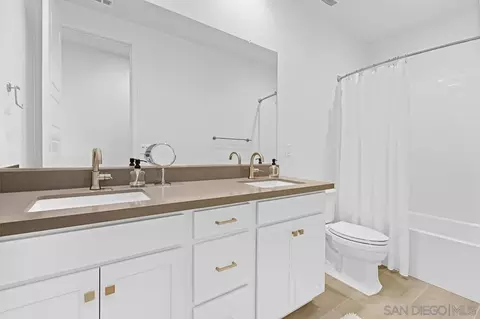 Bath - 39493 Dayspring Way, Temecula, CA 92591 photo 2 of 3