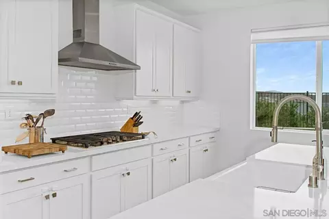 Kitchen - 39493 Dayspring Way, Temecula, CA 92591 photo 3 of 4