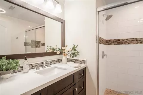 Bath - 770 Alamo, Escondido, CA 92025 photo 3 of 6