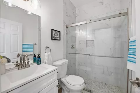 Bath - 4003 Paula St, La Mesa, CA 91941 photo 4 of 4