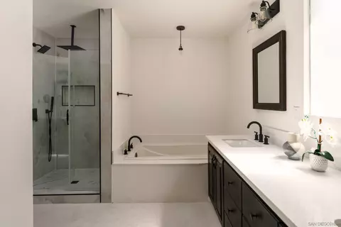 Bath - 5918 Germaine Ln, La Jolla, CA 92037 photo 1 of 4