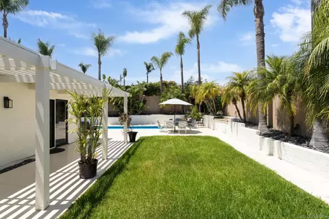 Exterior - 5918 Germaine Ln, La Jolla, CA 92037 photo 12 of 16