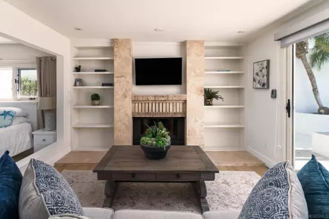 Living - 5918 Germaine Ln, La Jolla, CA 92037 photo 2 of 4