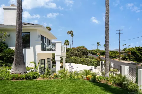 Exterior - 5918 Germaine Ln, La Jolla, CA 92037 photo 6 of 16