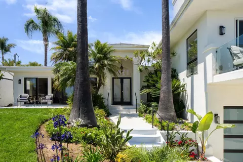 Exterior - 5918 Germaine Ln, La Jolla, CA 92037 photo 8 of 16
