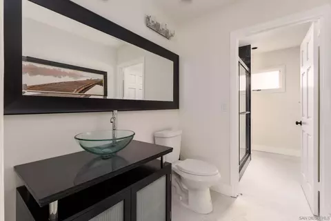 Bath - 5918 Germaine Ln, La Jolla, CA 92037 photo 4 of 4