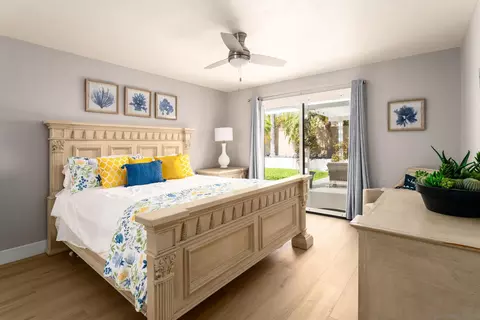 Bedroom - 5918 Germaine Ln, La Jolla, CA 92037 photo 4 of 4