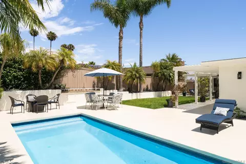 Exterior - 5918 Germaine Ln, La Jolla, CA 92037 photo 11 of 16