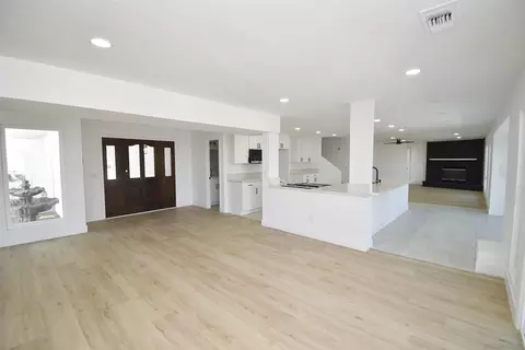 Living - 614 Sneath Way, Alpine, CA 91901 photo 5 of 13