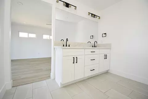 Bath - 614 Sneath Way, Alpine, CA 91901 photo 3 of 6